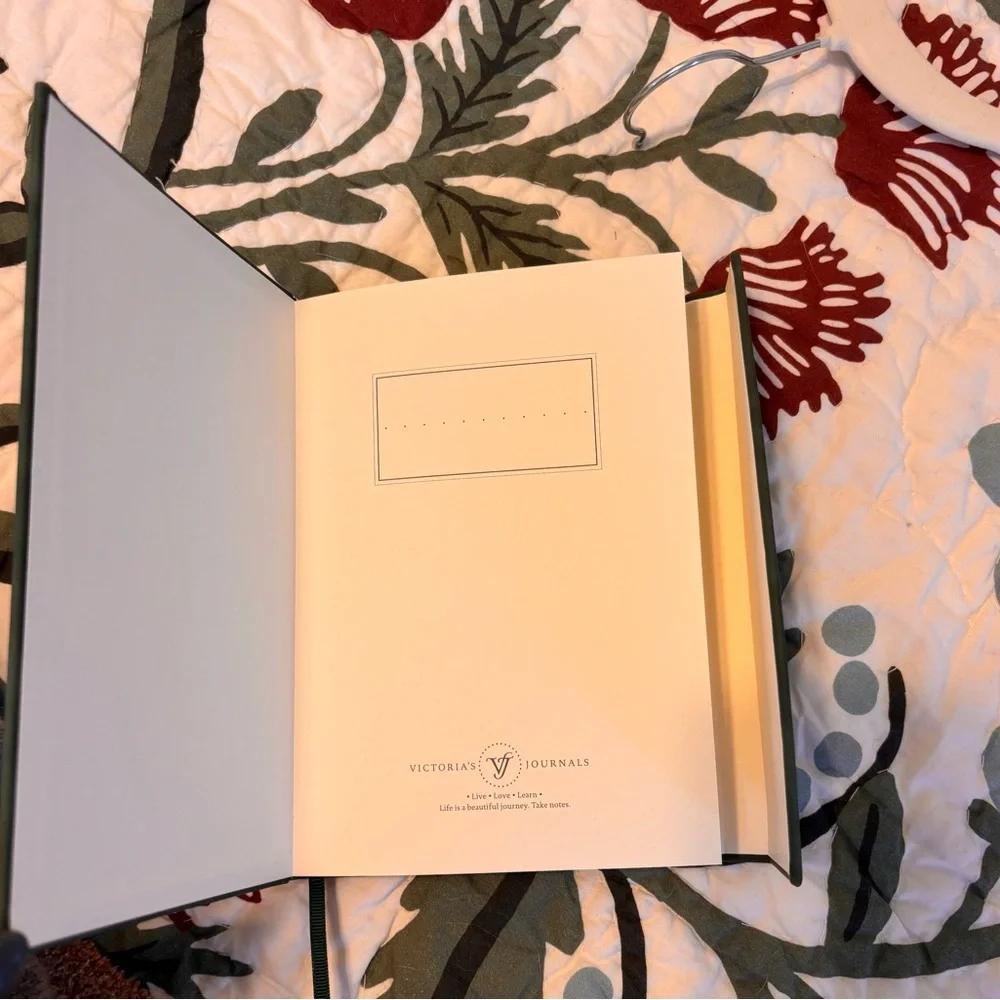 Victoria’s Journals Green Embossed Hardcover Journal with Gold Foil Detail - Picture 2 of 4